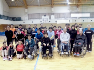 障害者アスリートマルチサポート事業卓球競技練習会・交流会の様子
